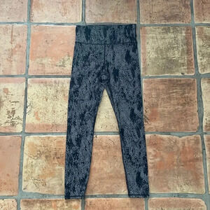 GAP GapFit Studio Sky High Legging Size Small Black and Gray Snakeskin Yoga